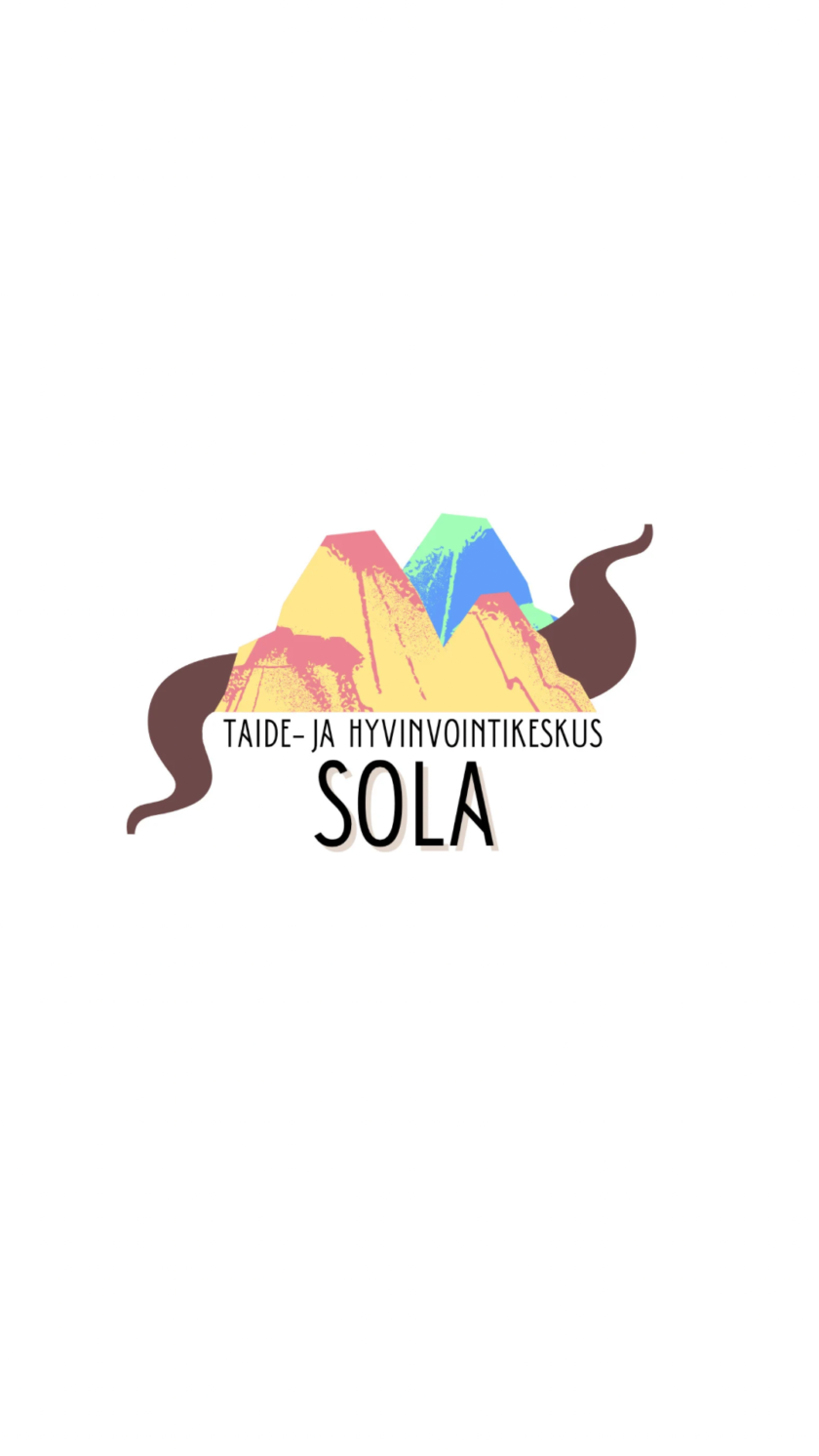 Taide- ja hyvinvointikeskus Solan logo, jossa on keltapunainen ja sinivihreä vuoristo, jonka välistä kulkee ruskea tie.