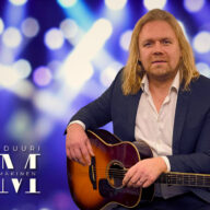 Hyvä trubaduuri juhliin.