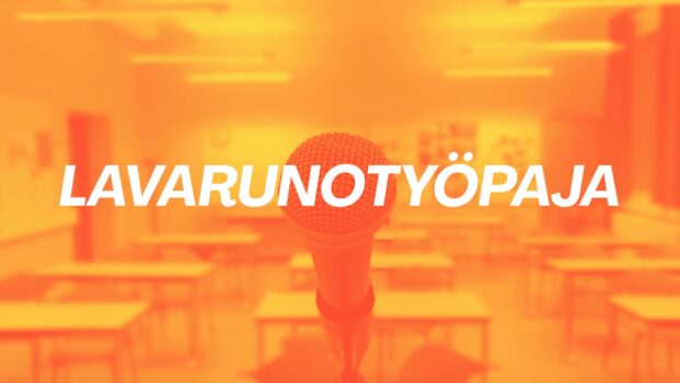 Lavarunotyöpajan otsikkokuva, jossa lavarunotyöpajatekstin taustalla mikrofoni ja luokkahuone oranssiksi sävytettynä